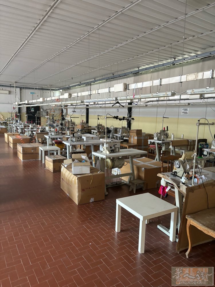 ferrara.独栋别墅带工厂转让；工厂500平方，3个洗手间4办公室；有40多