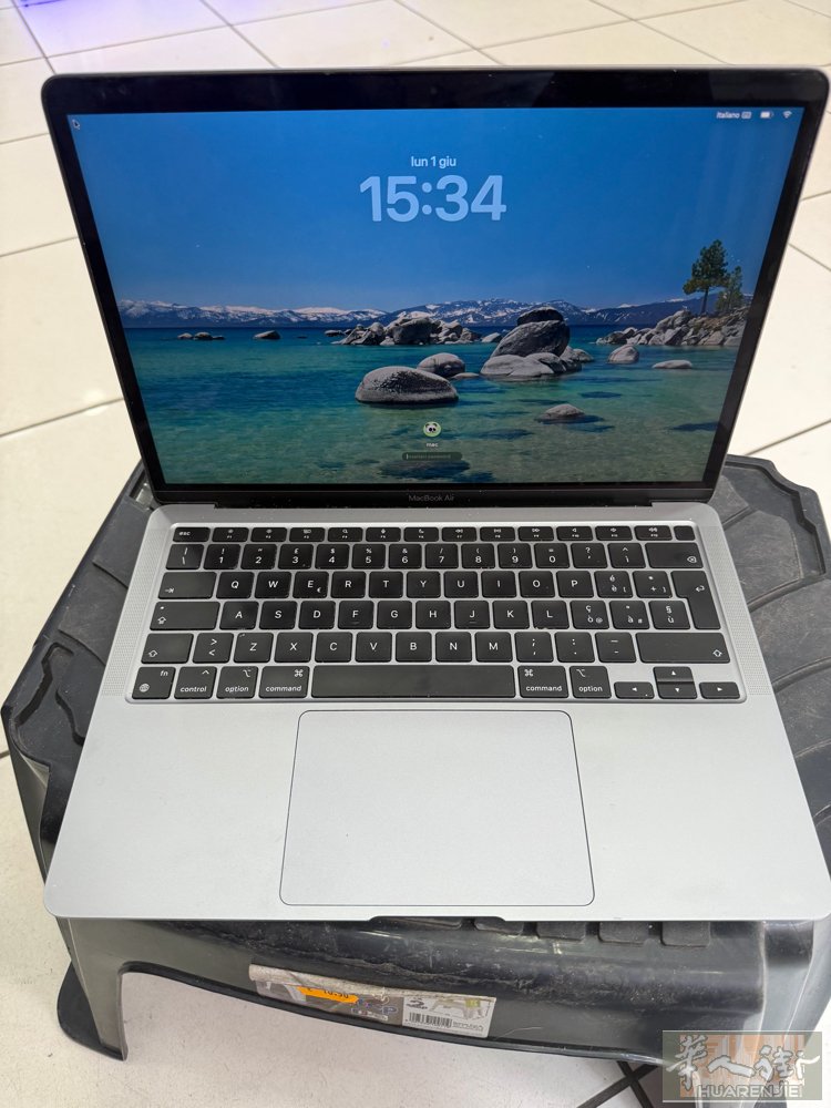 出个 mac air m1 2022年的 256gb 电池刚换的 450欧 微信
