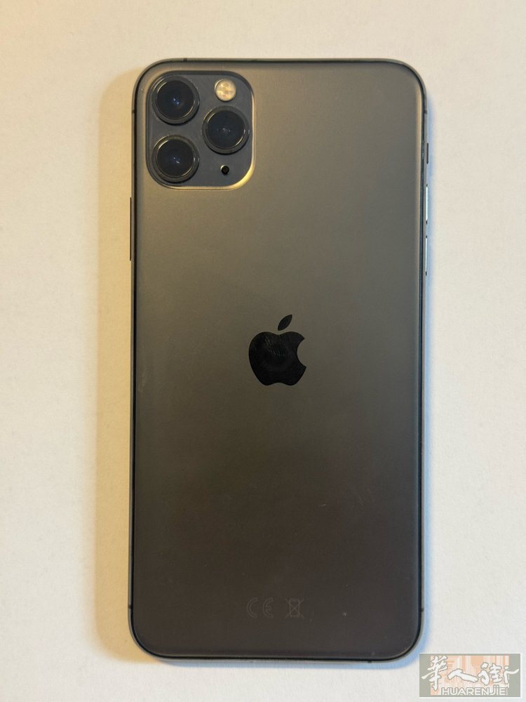 苹果11 pro Max 没有任何刮痕，这个很好的工作机  有需要的WhatsA