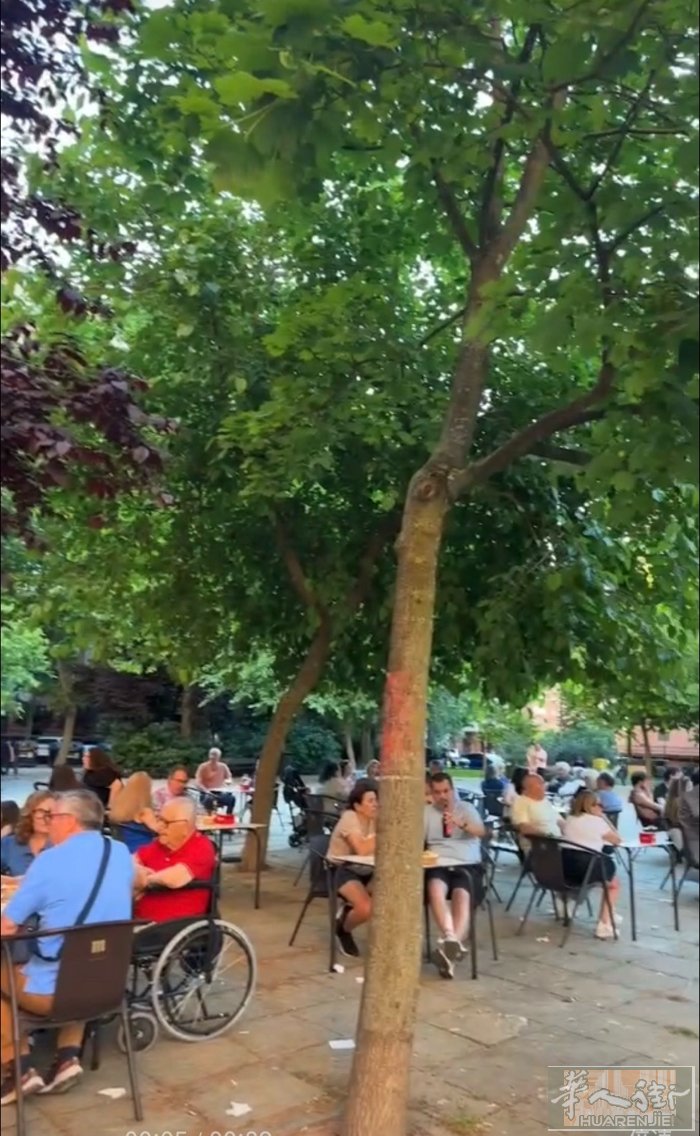【马德里酒吧餐馆转让】 因本人新店开业，实在没有精力同时经营两家店，现诚意转让一