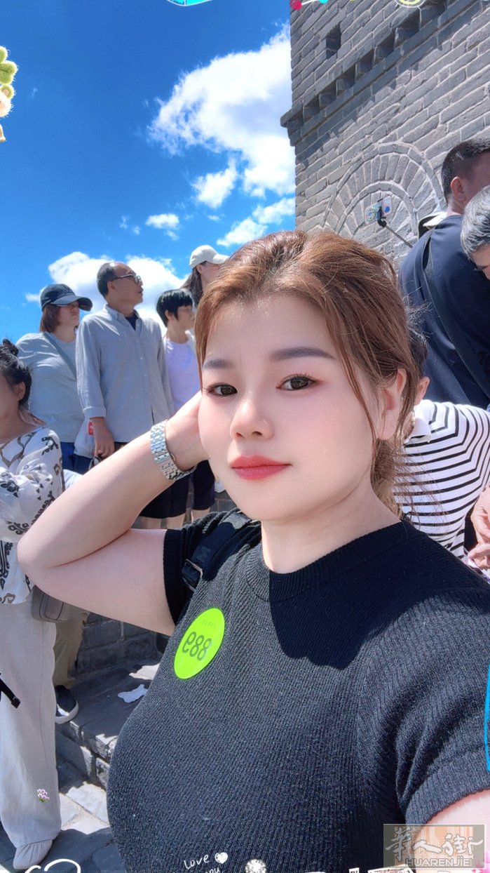 本人女40岁，刚从国内出来在办保护居留，想找个洗头理发美甲足浴按摩的工作，想长期