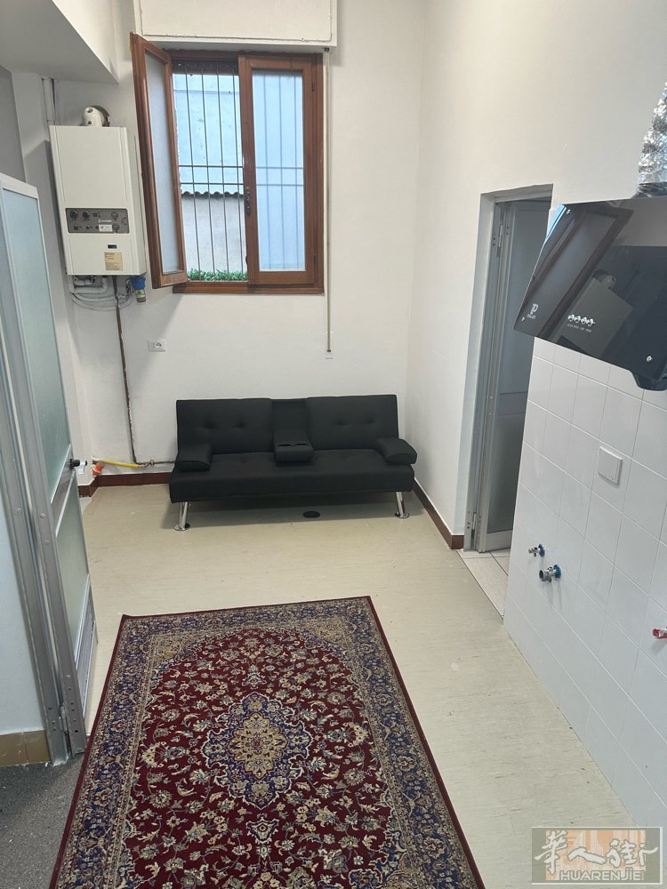 Prato san paolo 学校附近 一房一厅出租，厅可做房间，新装修，家具