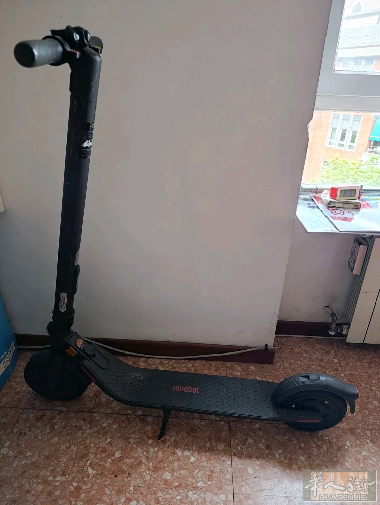 出售一辆二手电动滑板车，九成新60€自提，有意者请电话联系3386892695