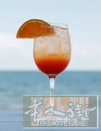 调酒吧诚聘男生近Garibaldi，会意语，交通便利环境好，每周日休息，很适合年