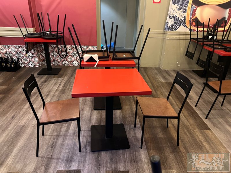 现出售以下餐厅家具及设备：  ✅ 二人餐桌 10张60*70 ✅ 四人餐桌 6张