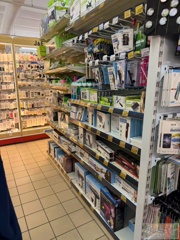 Varese 附近小城市应店面结业， 有400平米百货处理， 全拿价格优，有意者