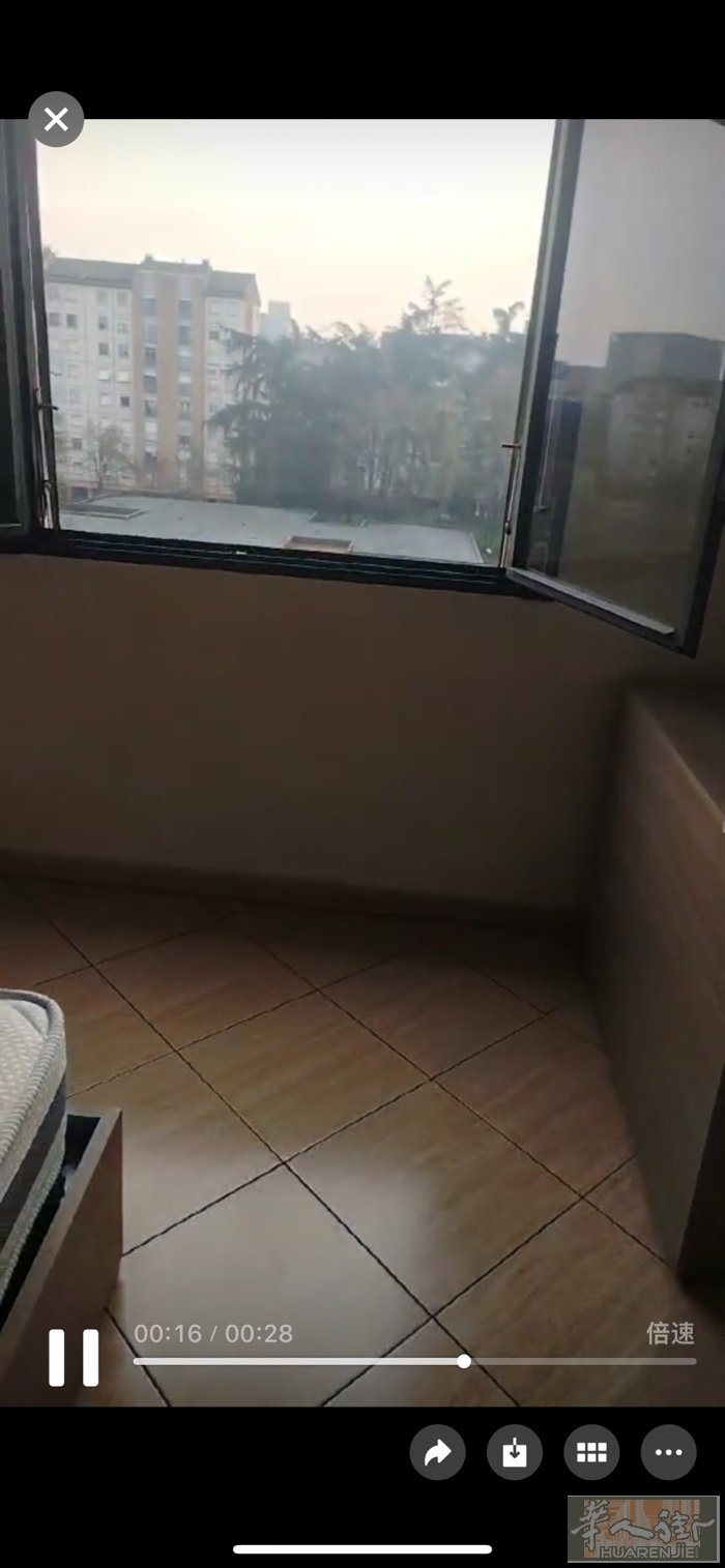 出租房间也有双人床舒适还装修过，附近米兰紫线地铁口ponale可以去华人街有4路