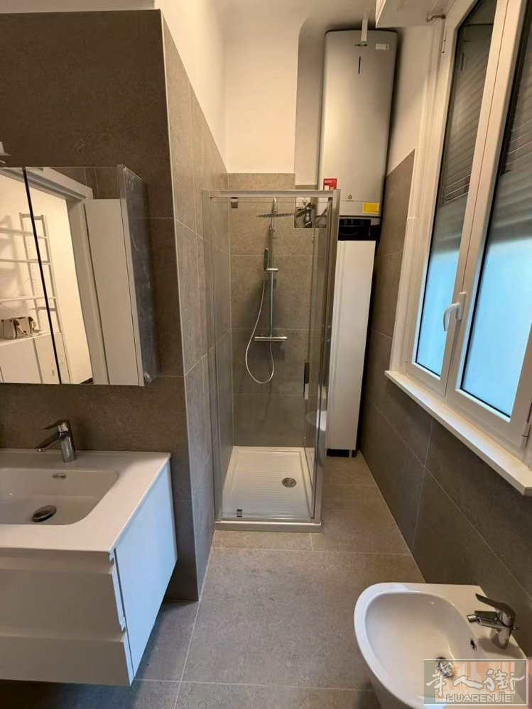 💰**2000€/月（含物业费）｜正规合同｜押三付一**  🏠【Via Al