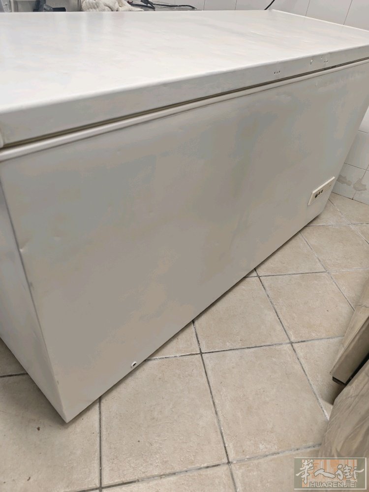 出1个冷冻冰箱 2个冷藏冰箱 ，低价出有需要的自提 微信电话同号 3511660