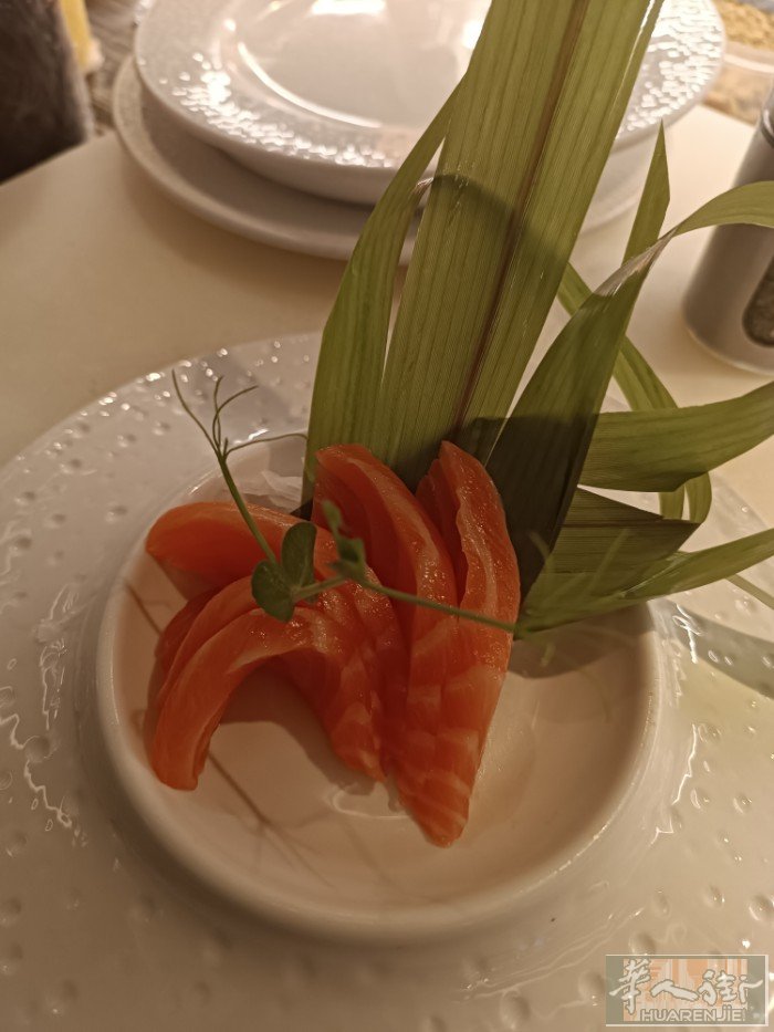 求职寿司师傅或者寿司帮厨的岗位！希望长期合作！有需要的老板合作愉快🤝微信电话同
