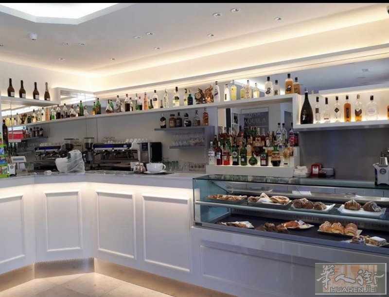 老外bar tabacchi 转让 位置 Arezzo 城外主路 ，Aggio