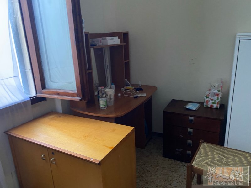 EMPOLI 市中心房間搭铺 電話3395080902