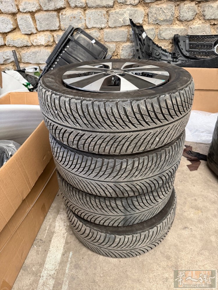 奔驰V classe，尺寸：235/55R17，米其林轮胎，好价出