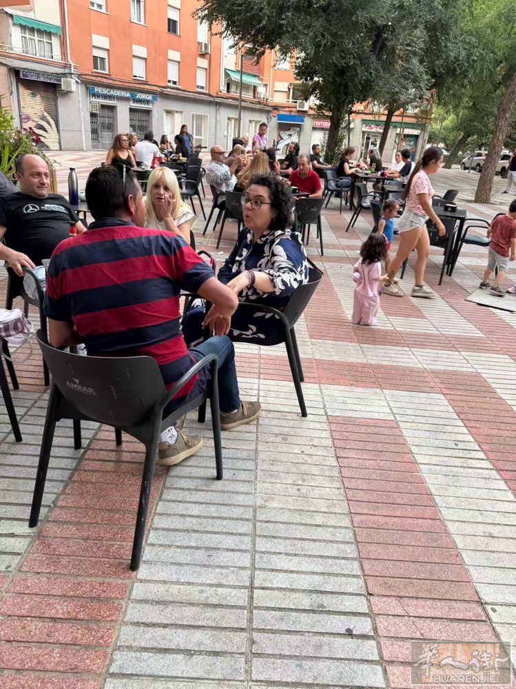 马德里 机场附近。plaza mayor de ciudad pegaso