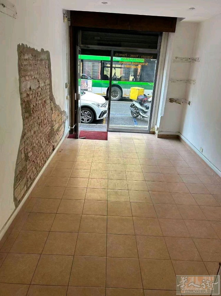 米兰：华人街店面出租， 地址：via  farini， 面积：约45平， 租金：