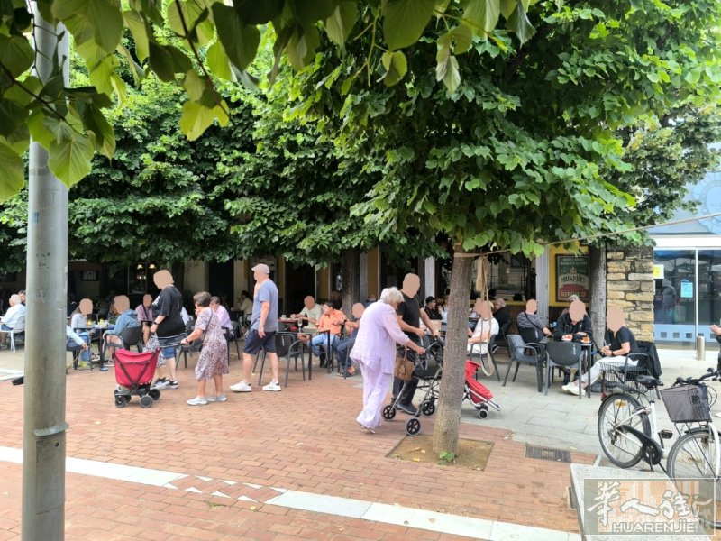 Gerona省，La bisbal d'emporda 小镇市中心酒吧转让，没有