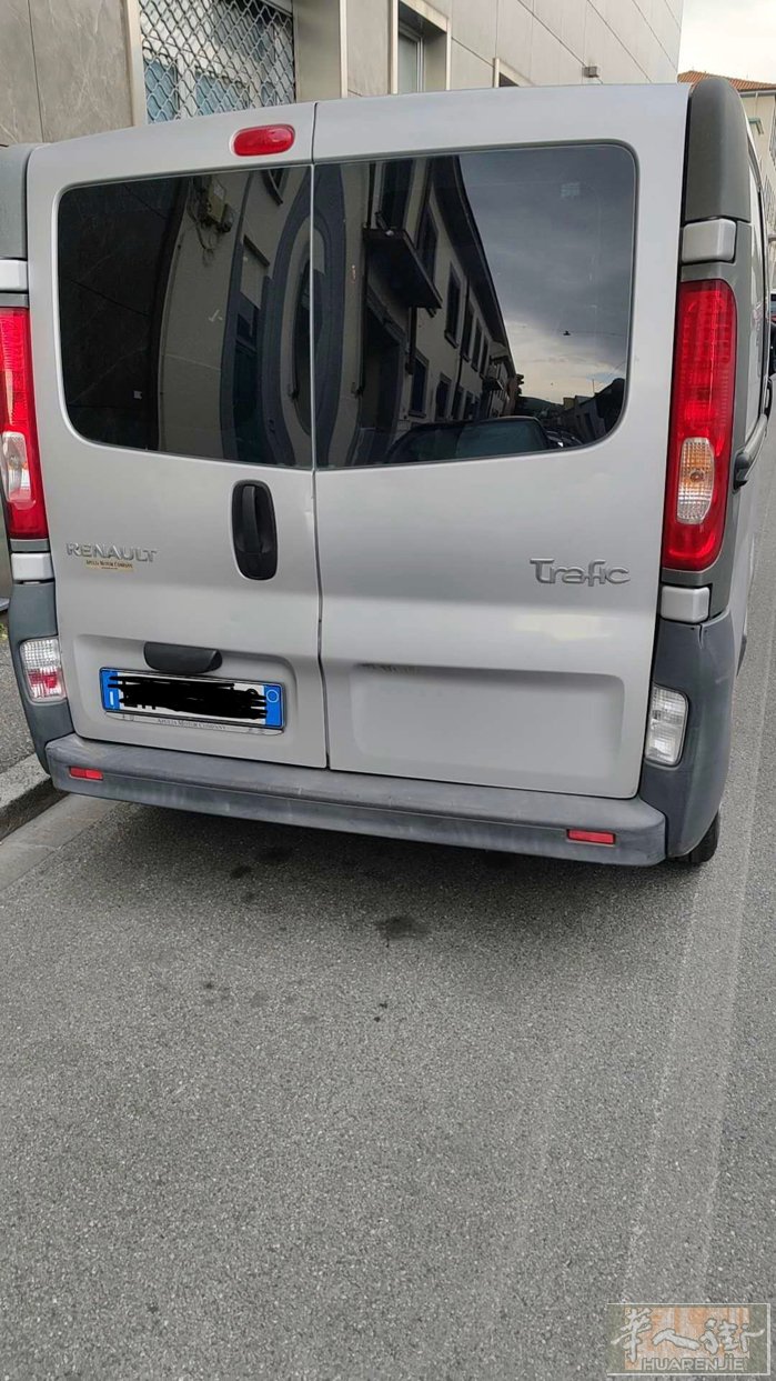 出售二手furgone 6座 Renault trafic 开了16万公里 售价