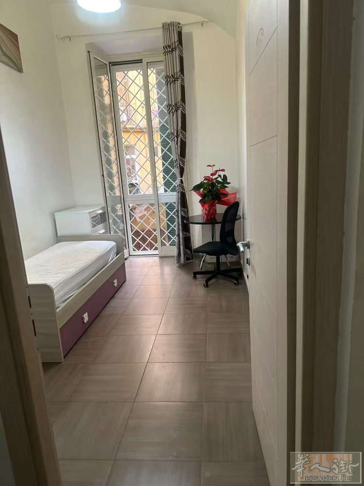 PIAZZA VITTORIO有房间出租！有意者请联系电话33122 9 3 3