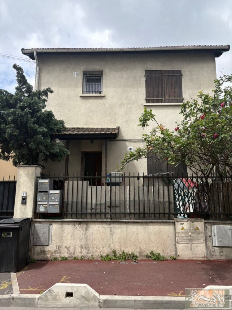 法国巴黎93区别墅出售  地址，装修长城公司旁边 离地铁7号线8分钟 建地面积3