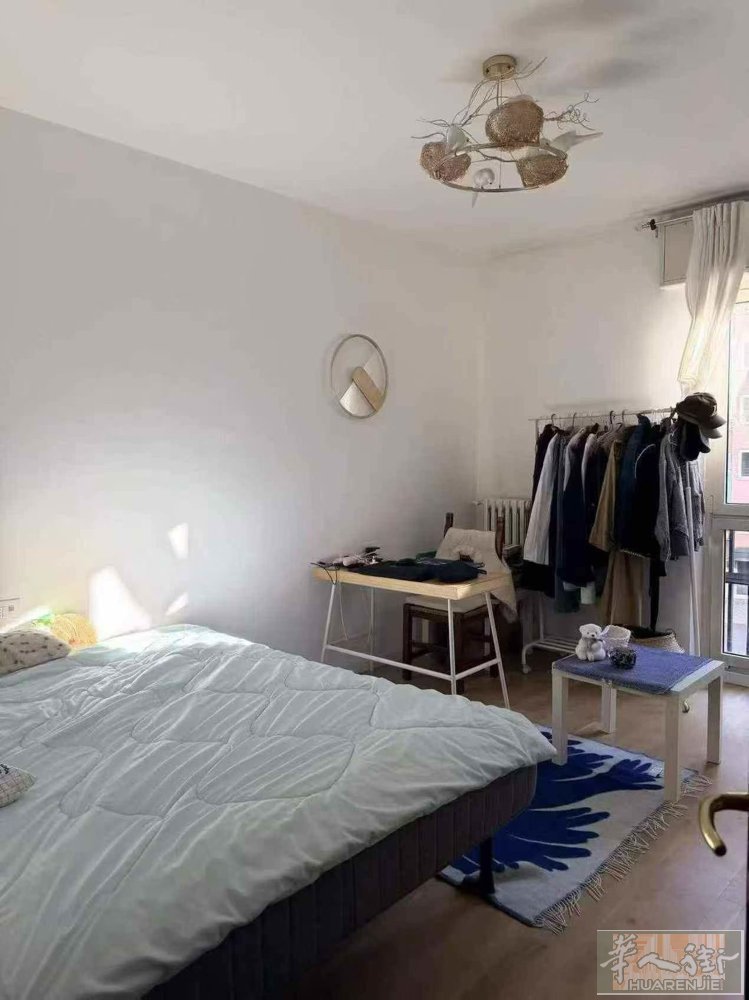 🇮🇹【BONOLA区域两室精品房出租】  小区为住宅区，治安非常好。位于二楼