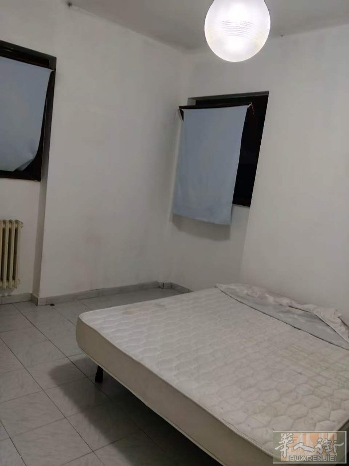 绿线地铁cologno nord 附近corso roma 有大房间搭铺，住家人