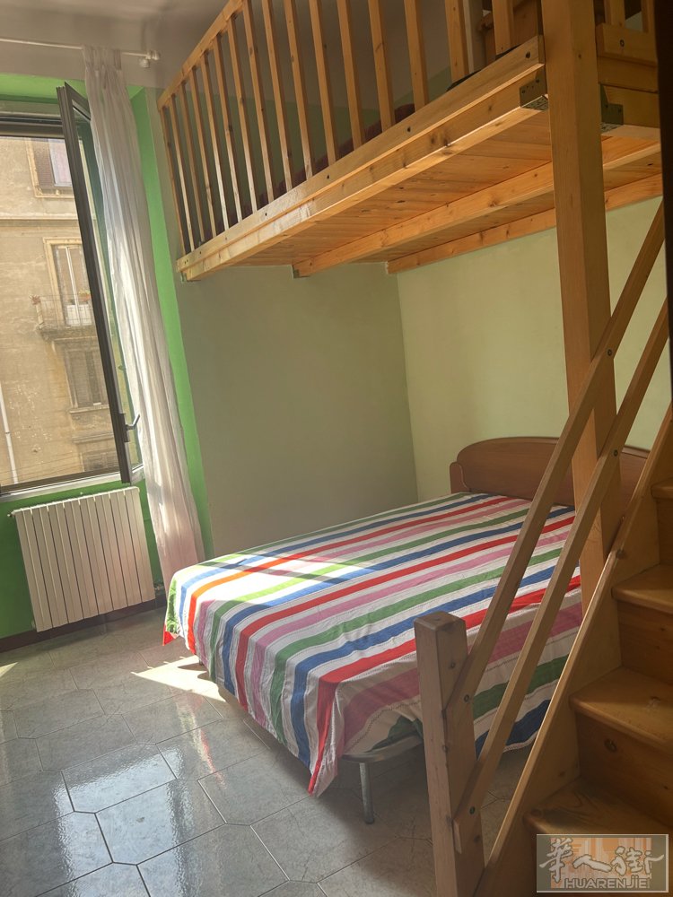 Loreto Via padova  (Milano )大房间出租 限女生 或夫