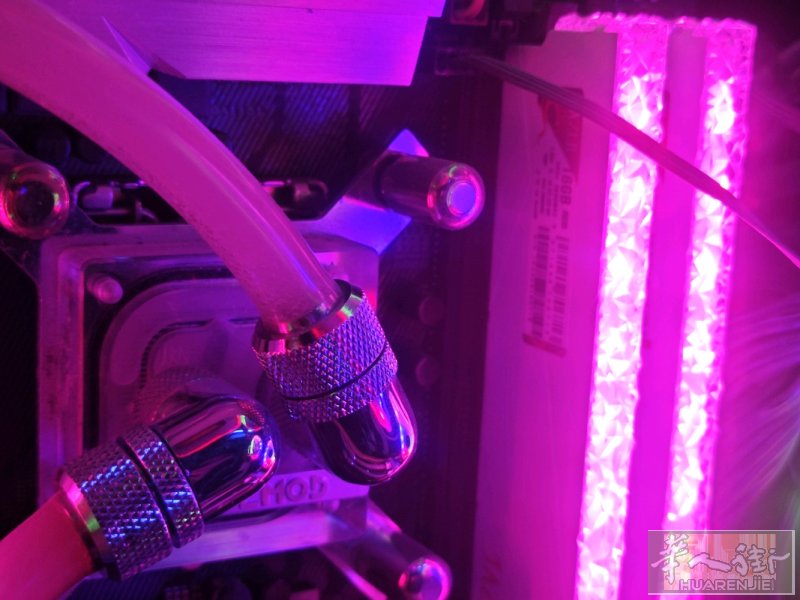 99新，买错了型号，我想要的是DD R5。买了DD R4。现在2更32GB 50