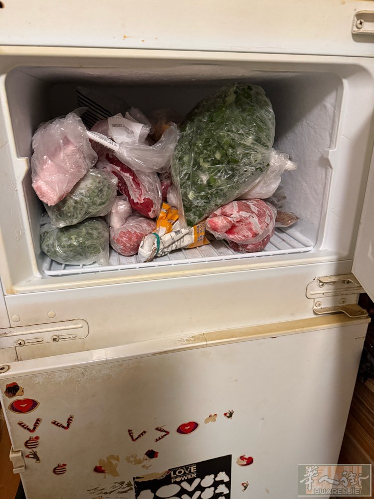 由于搬家转让一个大冰箱，状态良好，需要的请联系0658719472，需上门自取，