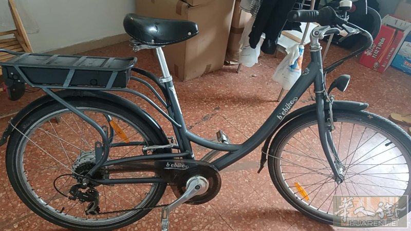 出一辆电动自行车，8成新用了半年.附充电器 prato中国街自体.价格可谈
