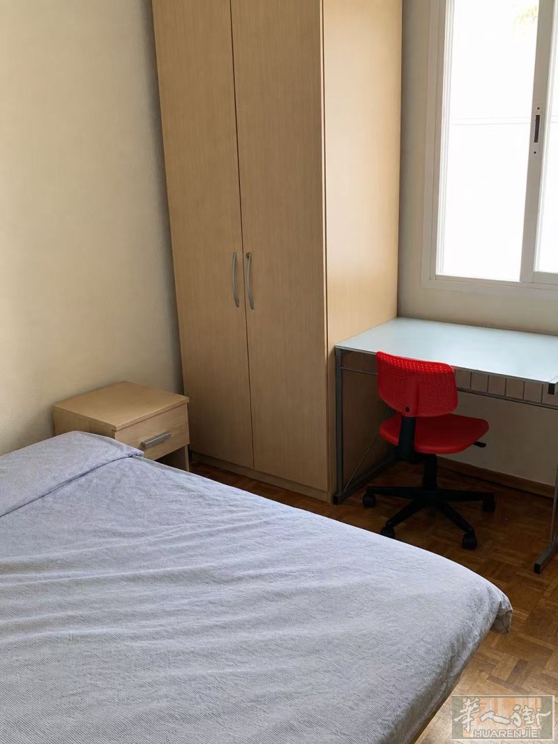 Urgel地铁口房间出租