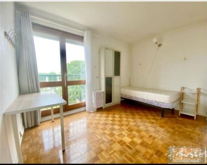 94 靠近E线villiers sur marne 有单间出租，中央供暖，楼下有