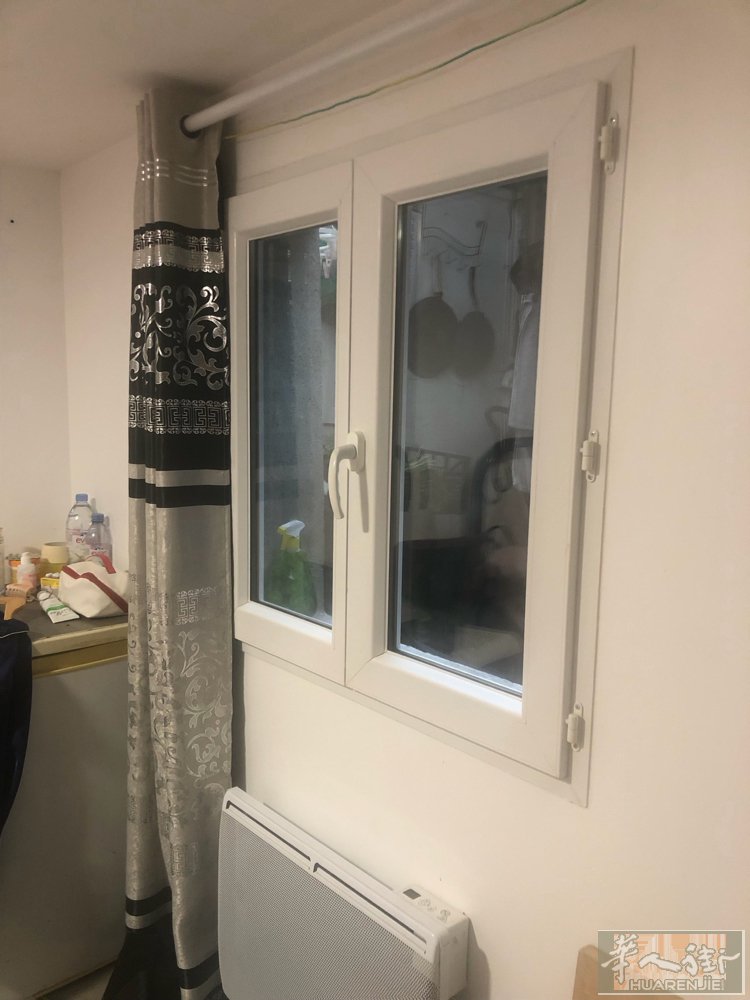 La courneuve 离地铁口4分钟，有房出租，两个房间带一个饭厅，一厨一卫