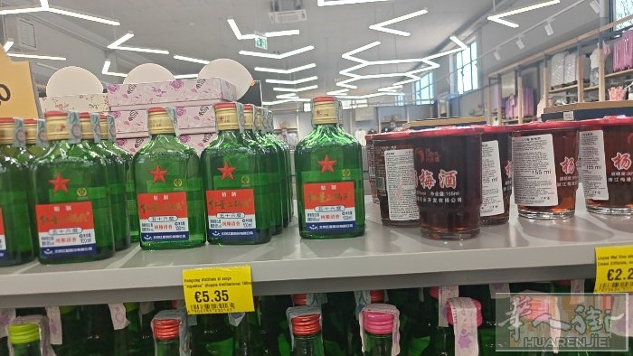 诚聘男百货一名需要懂意大利语备居留，住家近可以安排独立房间月休四天。电话联系33