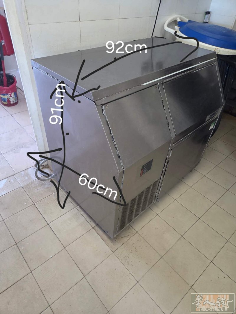 二手碎冰机出售800，有意者自取离巴黎一个小时，