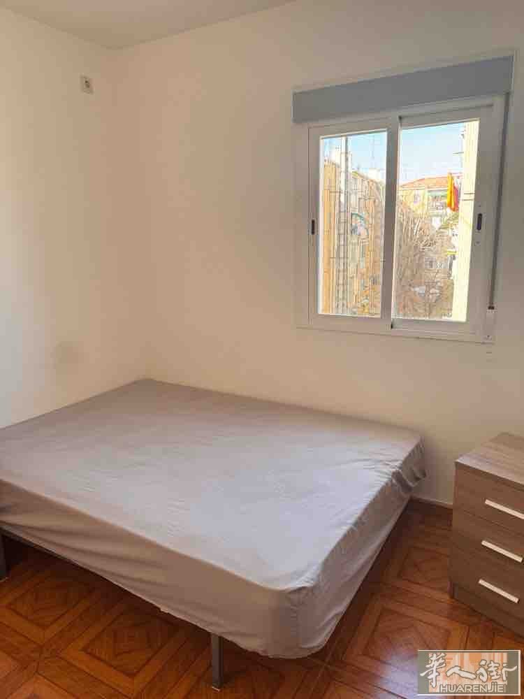 单人房间出租，USERA 地铁口步行三分钟，住家安静。周边设施齐全，交通便利