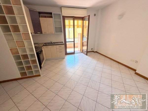 prato chiesanuova 小套房出租，一房厅连厨房，一个阳台，就厨房，