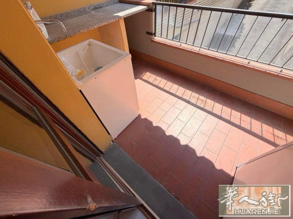 prato chiesanuova 小套房出租，一房厅连厨房，一个阳台，就厨房，