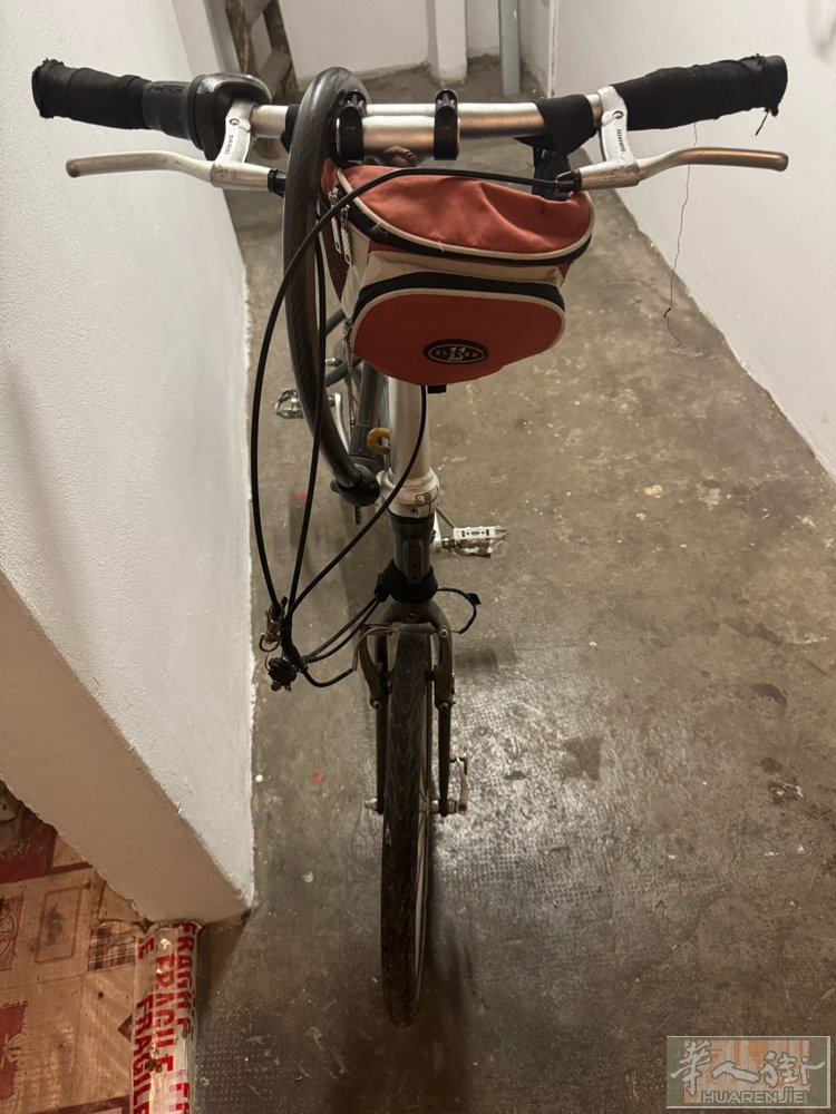 【出售】一辆折叠自行车、价格50、地址在黄线Comasina地铁站附近、自取，有