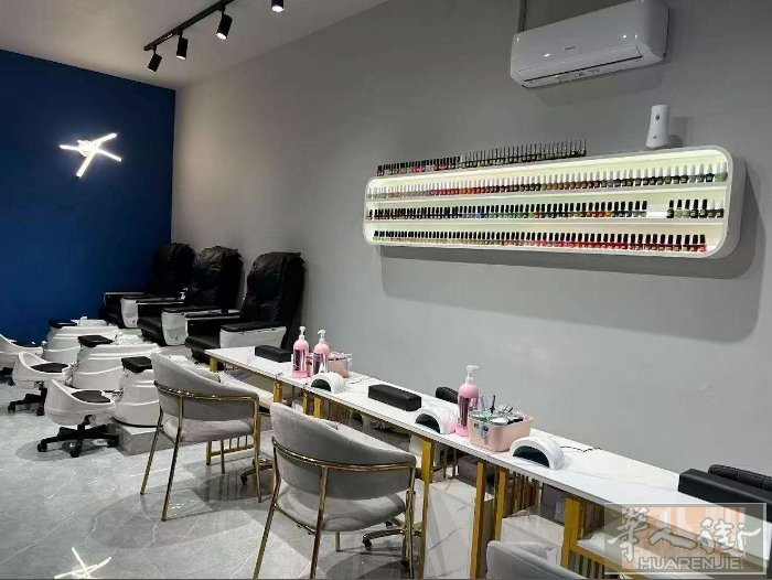 米兰:美甲店💅🏻转让， 区域:Lambrate ， 租金:1400/月，包物