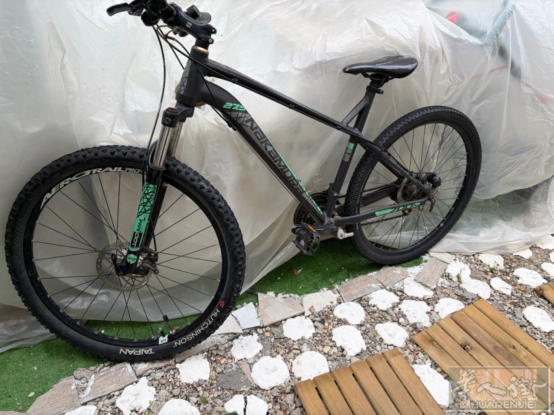 山地车，很好使，180€ , 需要的联系自取：0749860379