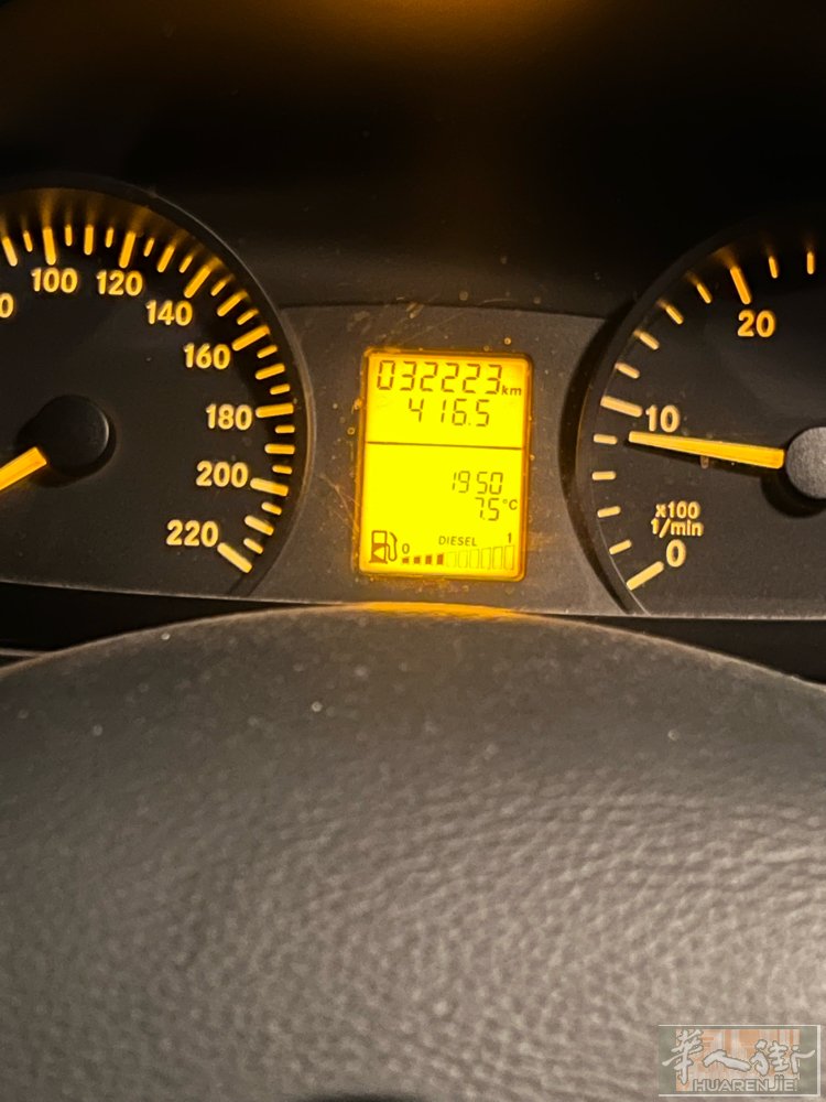 出售vito2010年贸车黑色六个位子、手挡柴油车、冷热空调、33000公里，