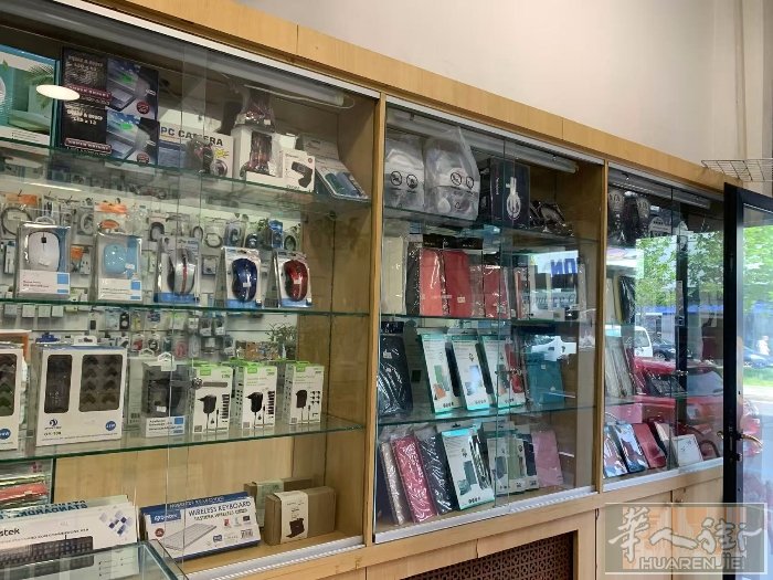 展示柜低价出，有意者请联系0289054636。