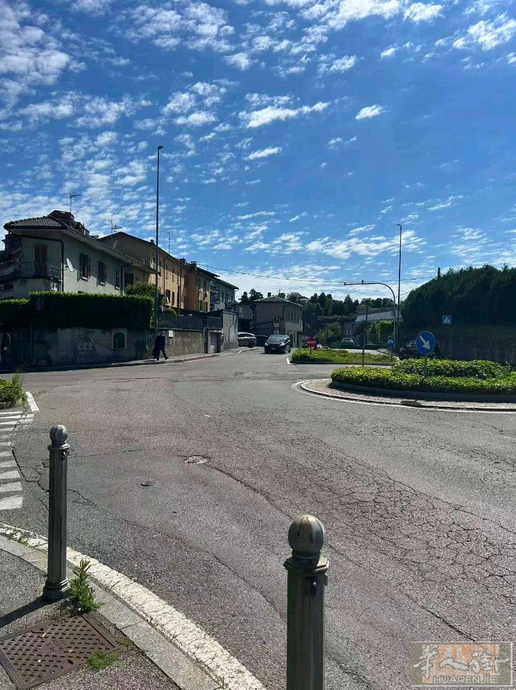 房屋出售，como， 地址：via oltrecolle 楼层：1楼——2楼，