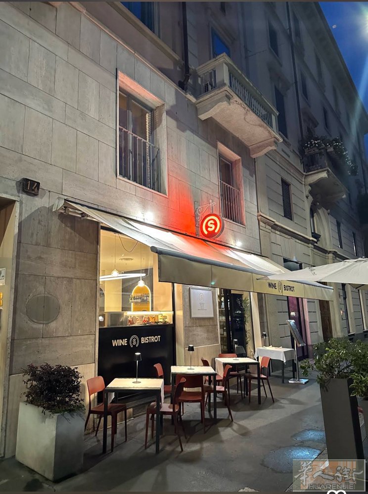 米兰：市中心黄金地段富人区餐馆出售，旅游客也多，120mp店铺，可做小吃，酒吧或