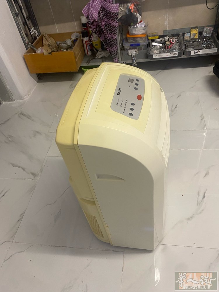 移动空调出售  八成新  因为搬家了  便宜出售。150不还价  有需要的请联系