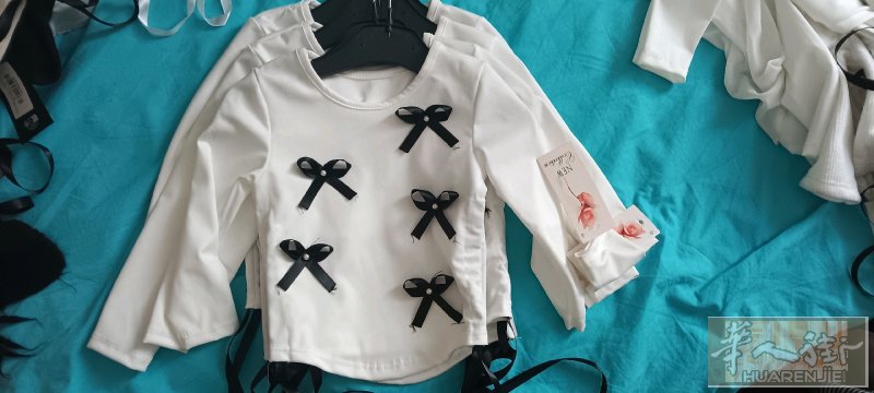 共二十一件儿童衣服m号，2欧一件，一起打包40欧，微信私聊