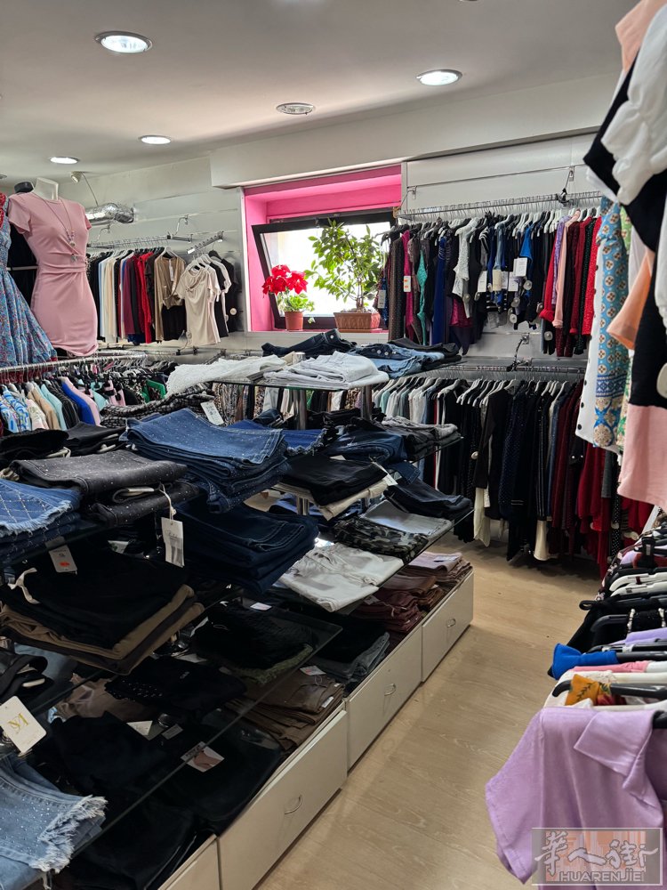 米兰服装店所有东西便宜处理，有哪位老板需要联系我、微信chen6889929
