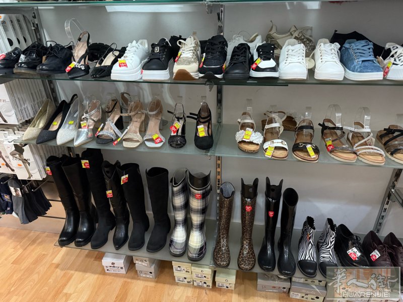 本店鞋子大清仓5欧一双，如果全部拿有些便宜的免费送，地址在绿线LAMBRATE有