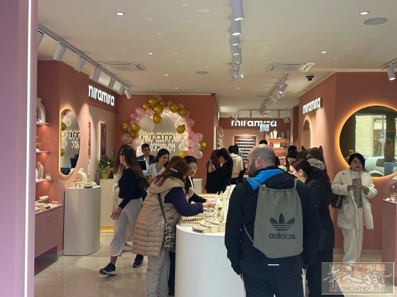 trieste 一首饰店面转让 价格电话联系