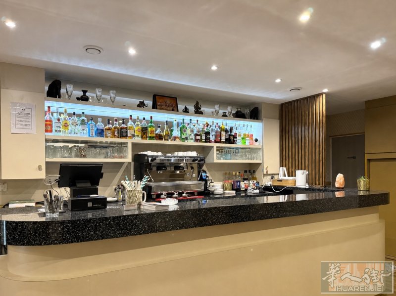 Issy-les-Moulineaux餐厅转让，面积 200㎡，室内 80 个座
